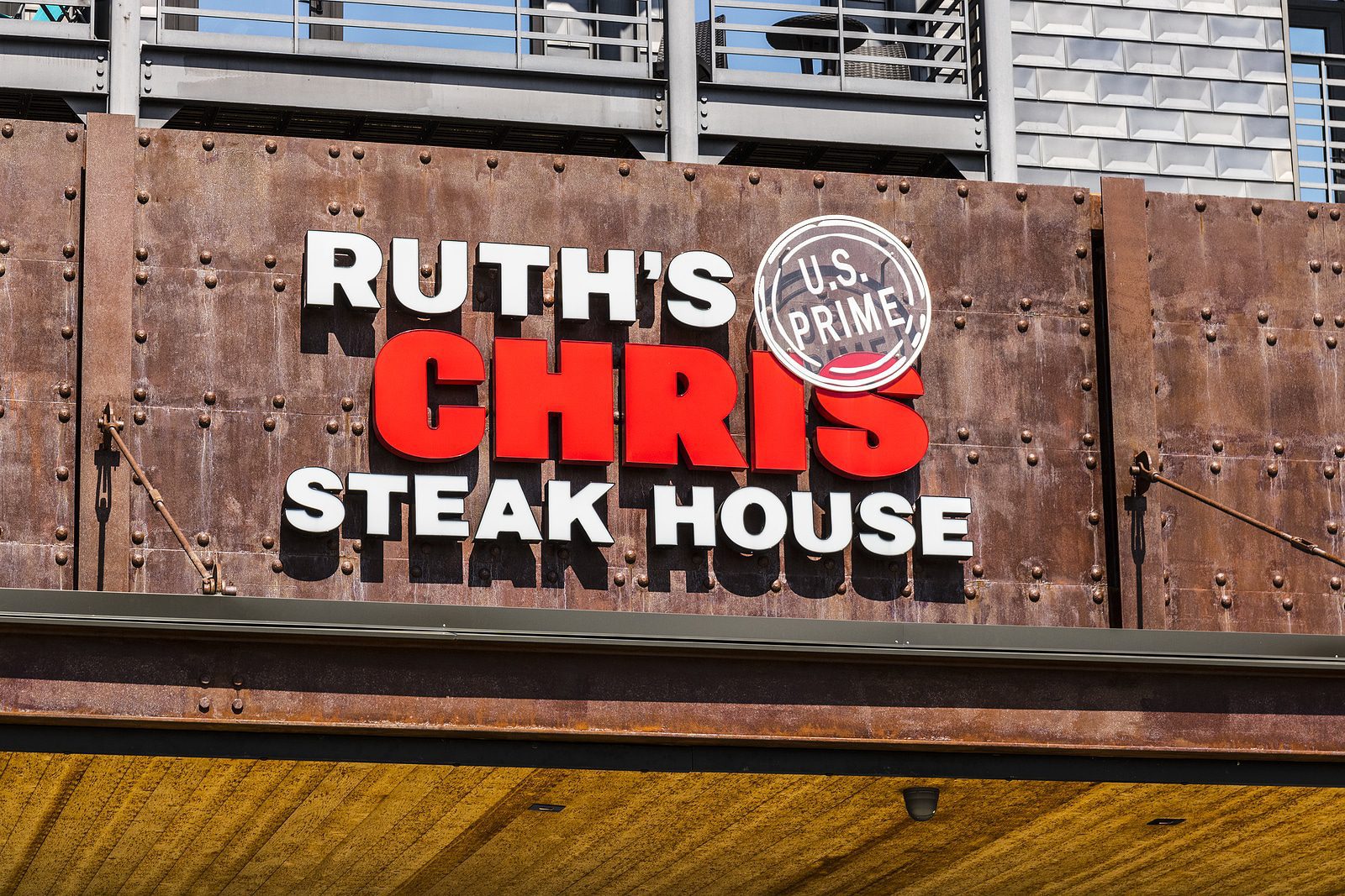 Ruth’s Chris is purchased by Darden Restaurants