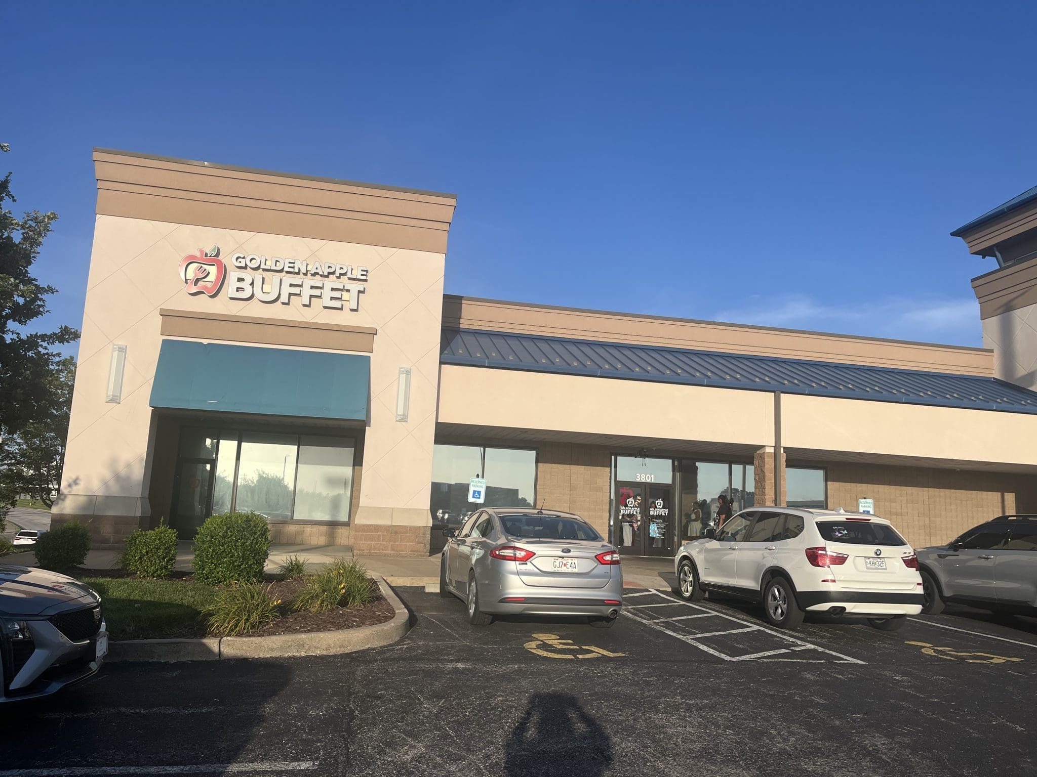 Golden Apple Buffet Raided By ICE - Closed