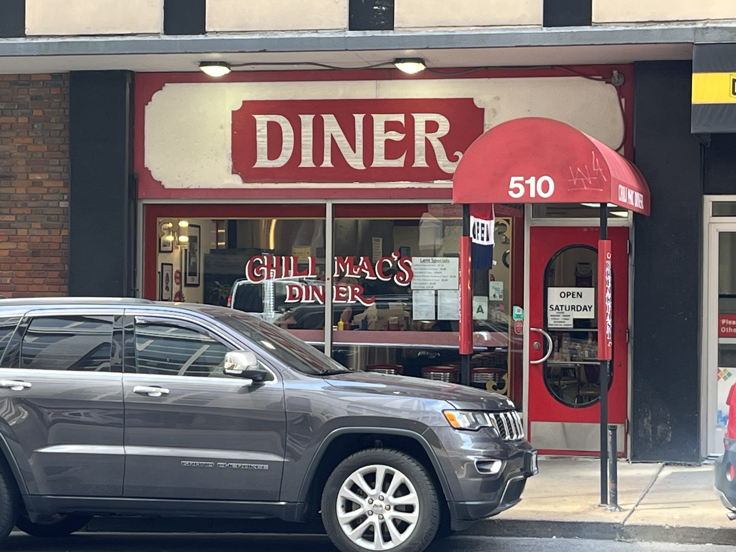 Chili Mac’s Diner: A Downtown Icon Ranked #1