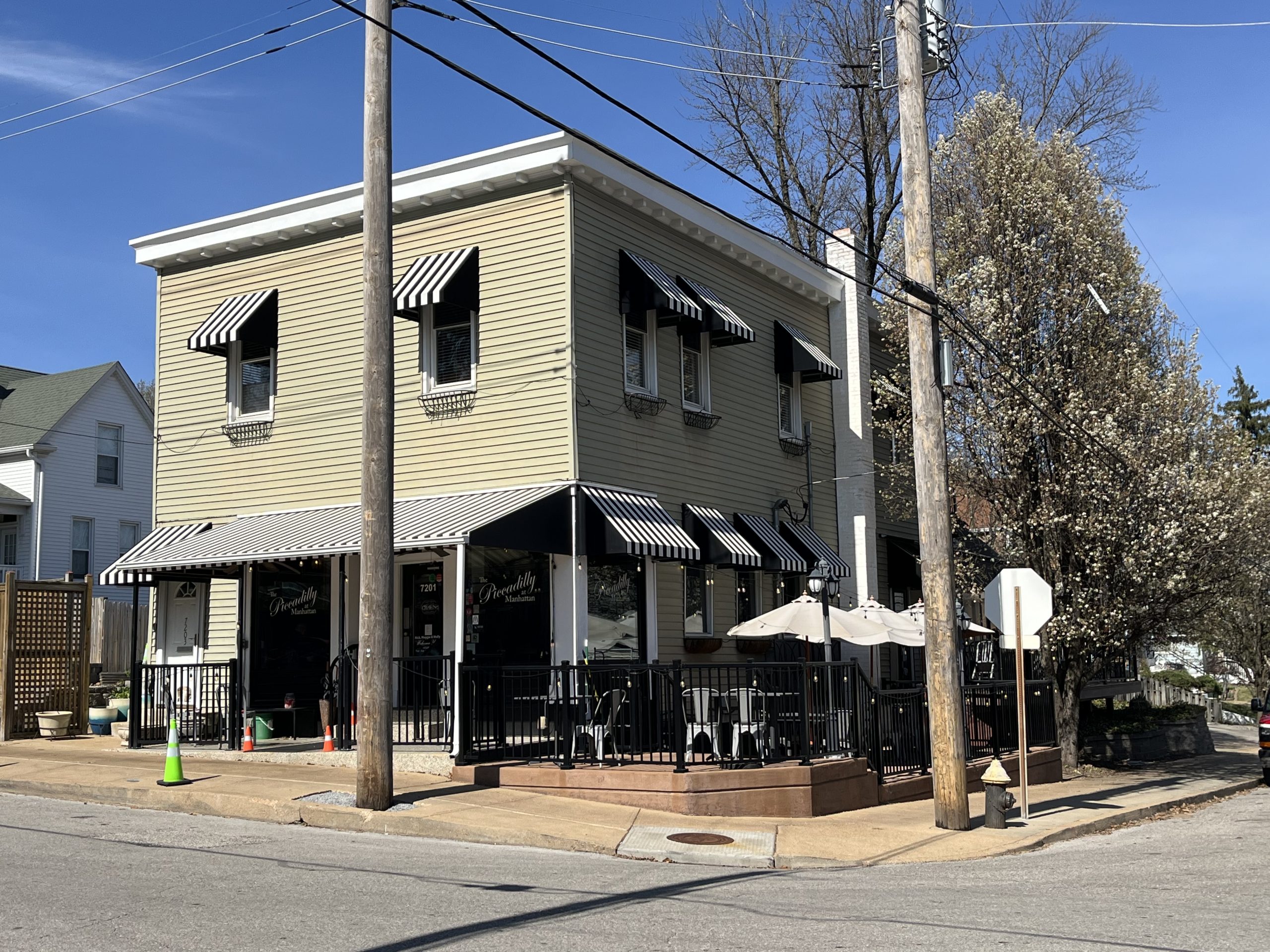 The Piccadilly at Manhattan: The Oldest Restaurant in St. Louis
