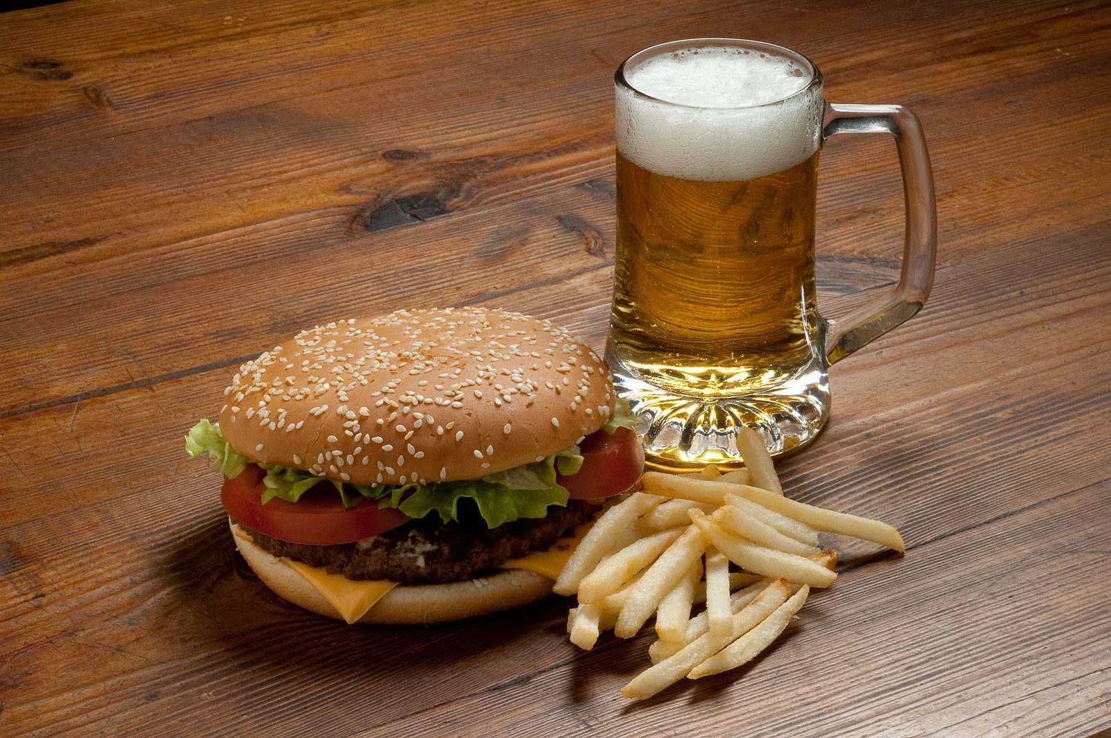 Why Sports Bars Remain Popular Social Destinations